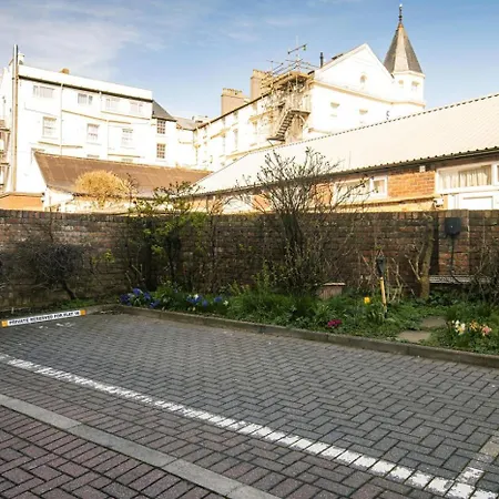 Maisies Retreat Scarborough