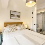 2 Bed In Oc-s005 Apartment