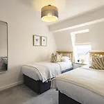 Apartment 2 Bed In Oc-s005 Scarborough